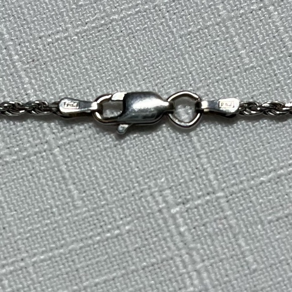 Sterling Silver chain with unique silver-tone pendant & large green crystal - Picture 6 of 9